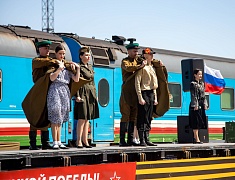 На железнодорожный вокзал амурской столицы прибыл ретропоезд "Победа"